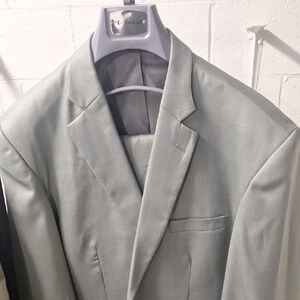 Elegant Light Gray Men's Suit by